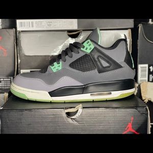 Air Jordan retro 4 Green glow sz 4.5